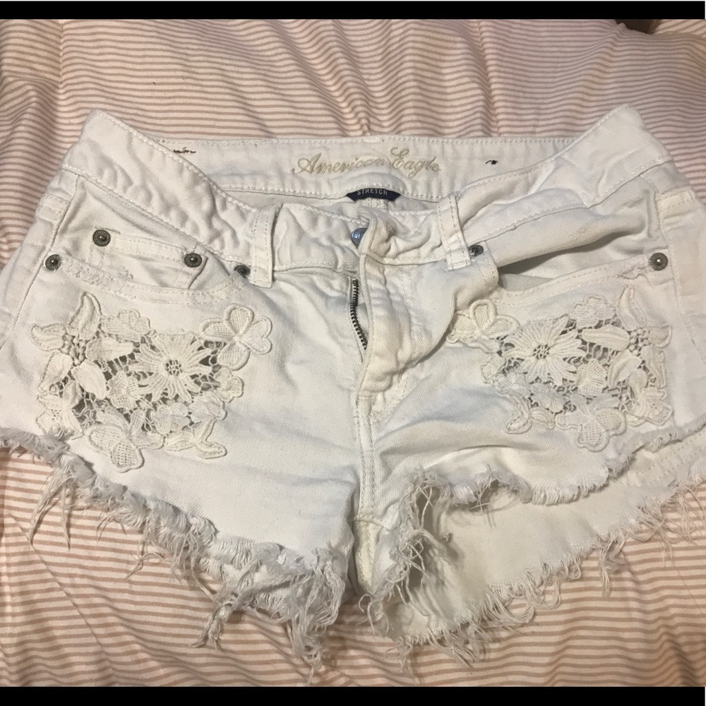 American Eagle Women's Size 2 Distressed Shorts